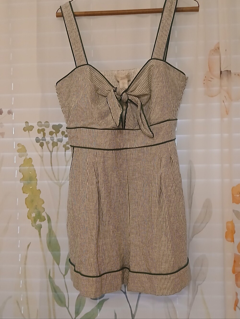 Caroline Constas romper NWT